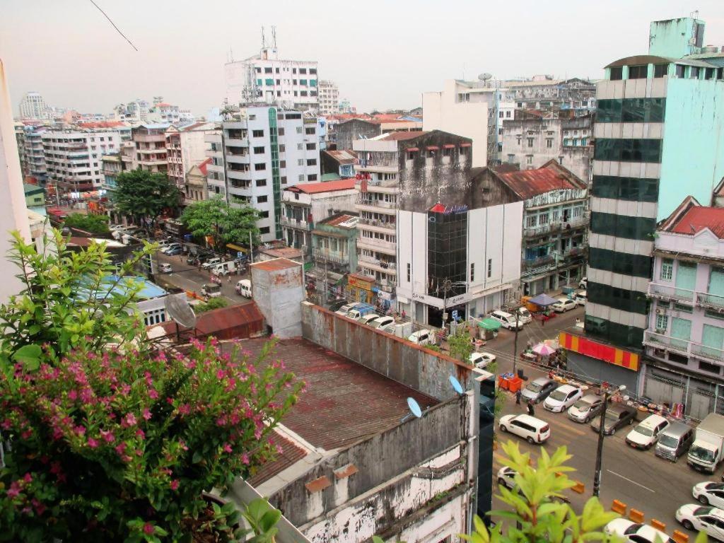 Holiday Season Motel Yangon Esterno foto