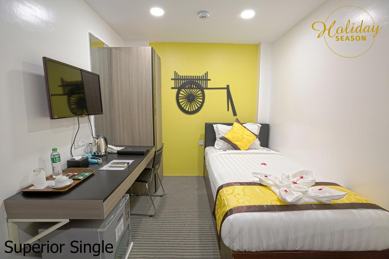 Holiday Season Motel Yangon Esterno foto